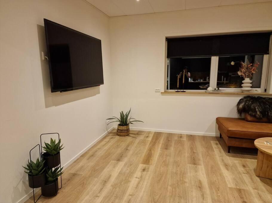 شقة New Flat With Hot Tub - No3 Oyndarfjordur المظهر الخارجي الصورة